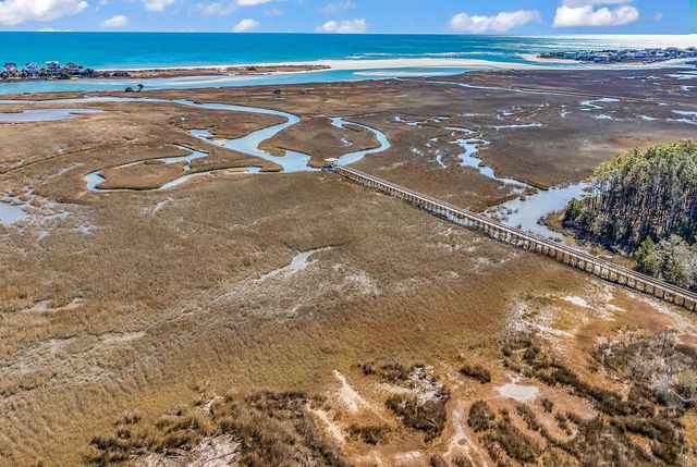 134 Enclave Pl., Pawleys Island, SC 29585