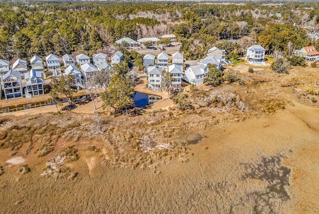 134 Enclave Pl., Pawleys Island, SC 29585