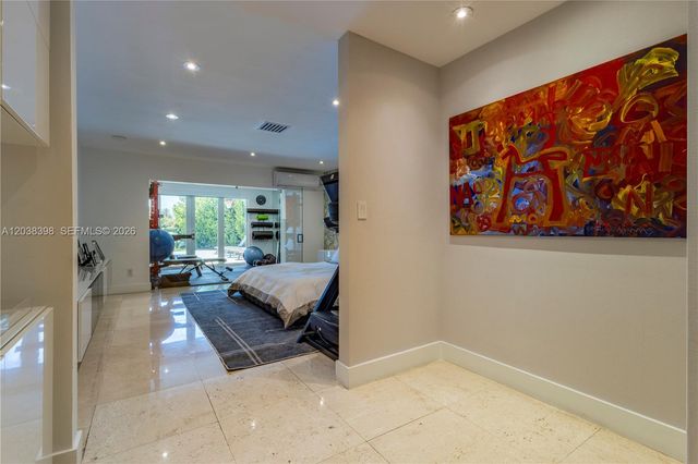 2021 NE 212th St, Miami, FL 33179