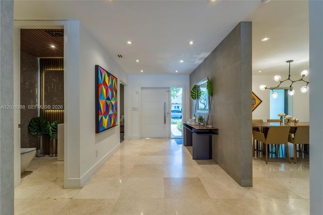 2021 NE 212th St, Miami, FL 33179