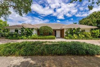 2021 NE 212th St, Miami, FL 33179