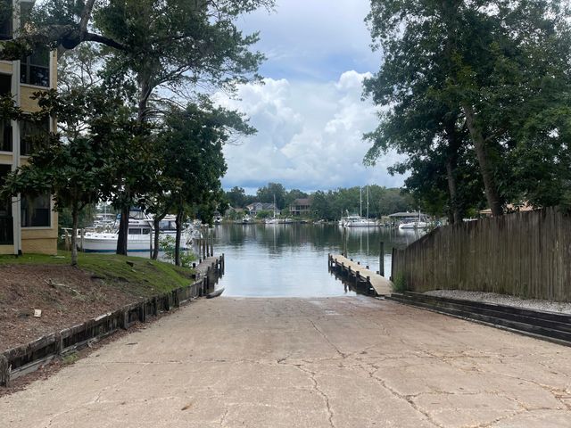 300 Yacht Club Drive UNIT 18, Niceville, FL 32578