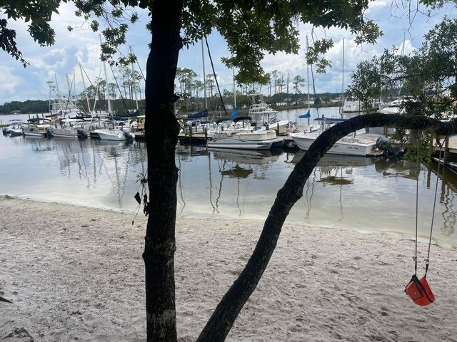 300 Yacht Club Drive UNIT 18, Niceville, FL 32578