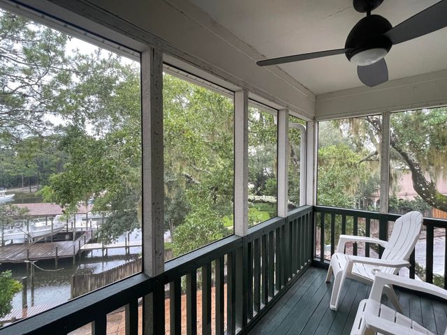 300 Yacht Club Drive UNIT 18, Niceville, FL 32578
