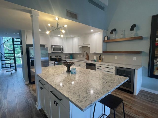 300 Yacht Club Drive UNIT 18, Niceville, FL 32578