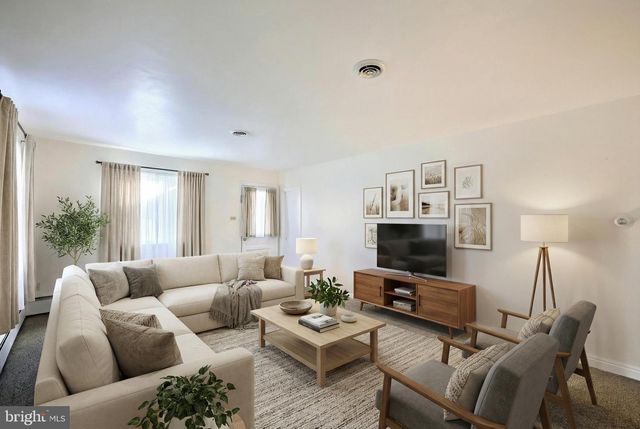 2 S HILL ST, Shrewsbury, PA 17361