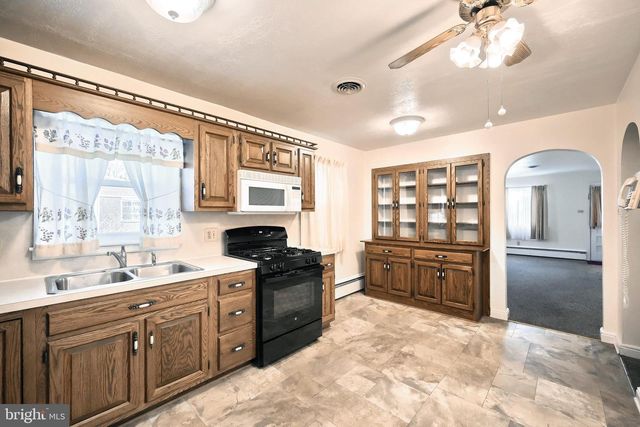 2 S HILL ST, Shrewsbury, PA 17361