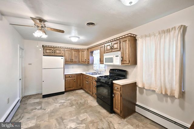 2 S HILL ST, Shrewsbury, PA 17361