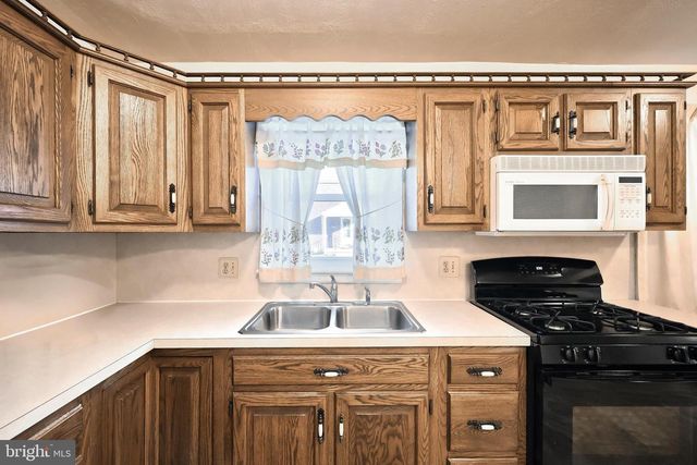 2 S HILL ST, Shrewsbury, PA 17361