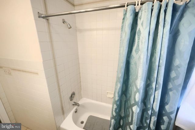 2 S HILL ST, Shrewsbury, PA 17361