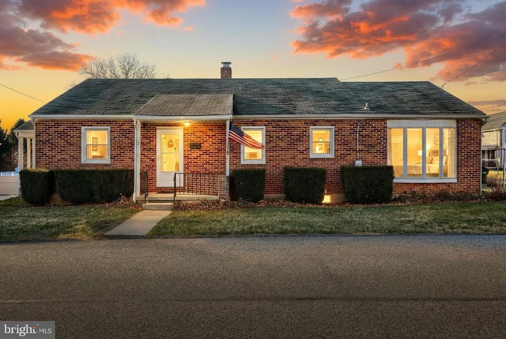 2 S HILL ST, Shrewsbury, PA 17361