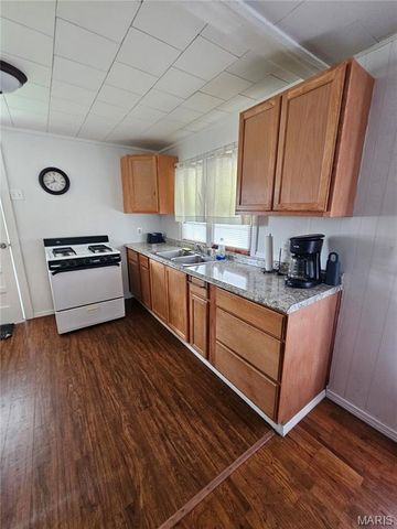 430 Roosevelt Avenue, Wood River, IL 62095