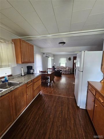 430 Roosevelt Avenue, Wood River, IL 62095
