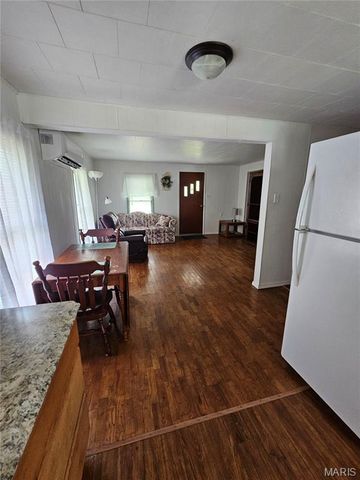 430 Roosevelt Avenue, Wood River, IL 62095
