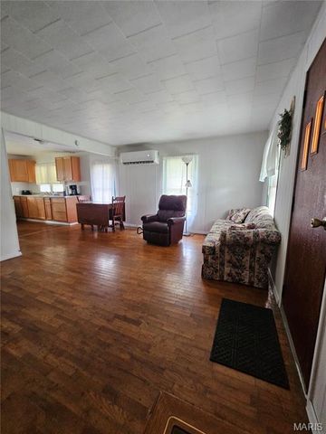 430 Roosevelt Avenue, Wood River, IL 62095