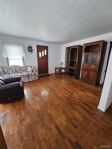 430 Roosevelt Avenue, Wood River, IL 62095