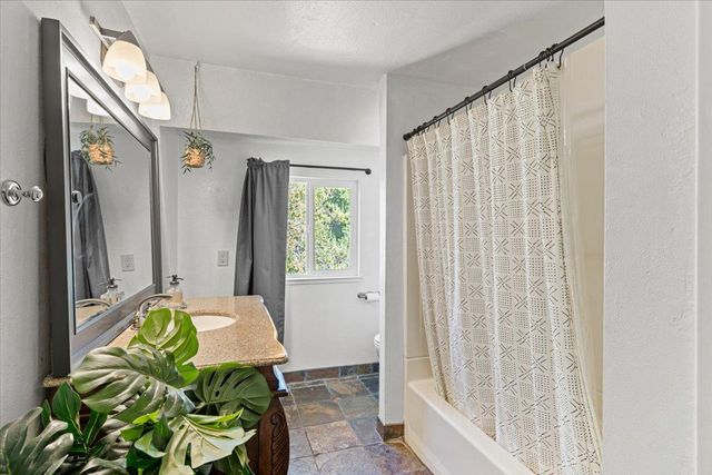 10402 Newtown Rd, Nevada City, CA 95959