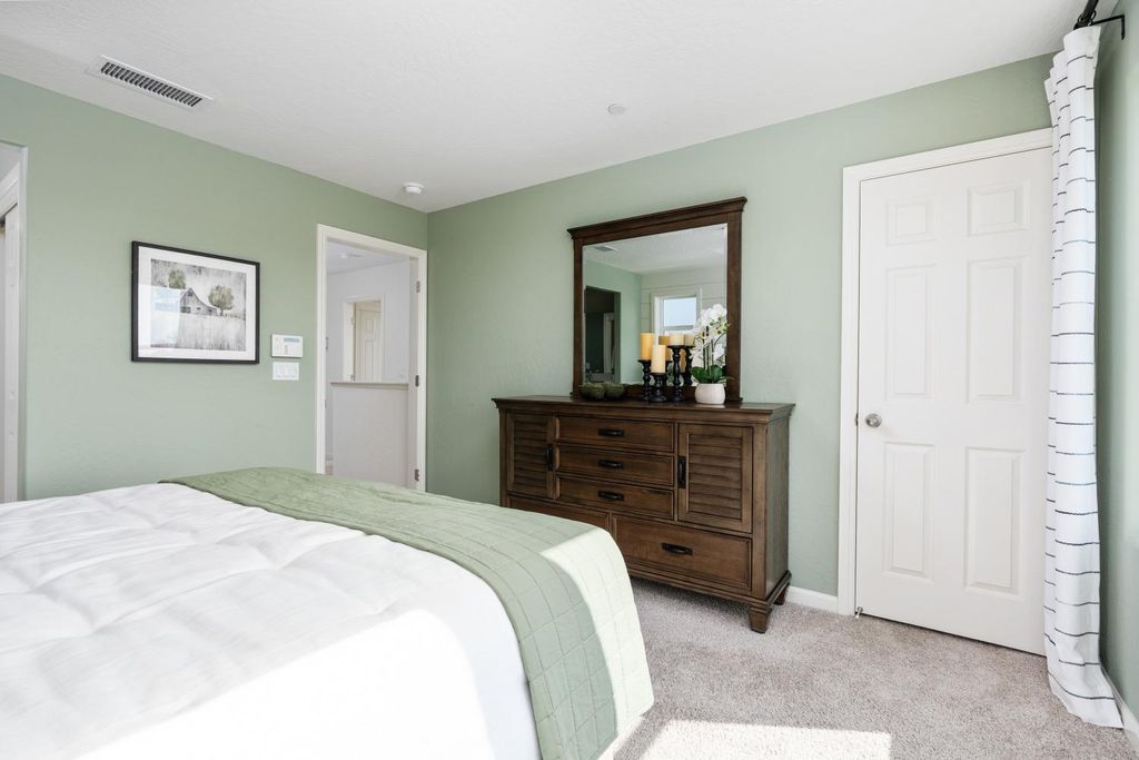 Image 30 of property listing at 6592 E Blushing Drive, Fresno, CA 93727