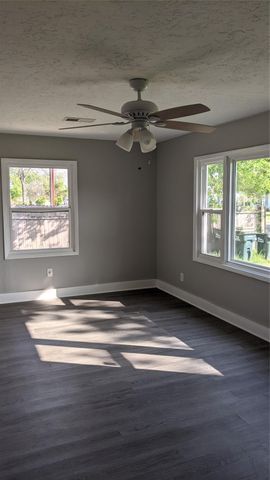 204 3rd ST, San Marcos, TX 78666