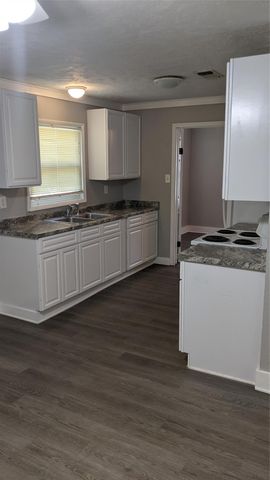 204 3rd ST, San Marcos, TX 78666