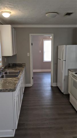 204 3rd ST, San Marcos, TX 78666