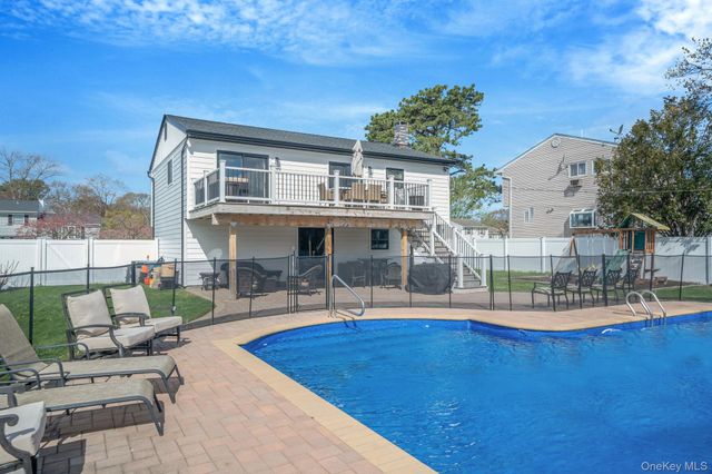 159 Nimbus Road, Holbrook, NY 11741
