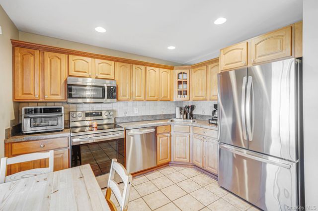 159 Nimbus Road, Holbrook, NY 11741