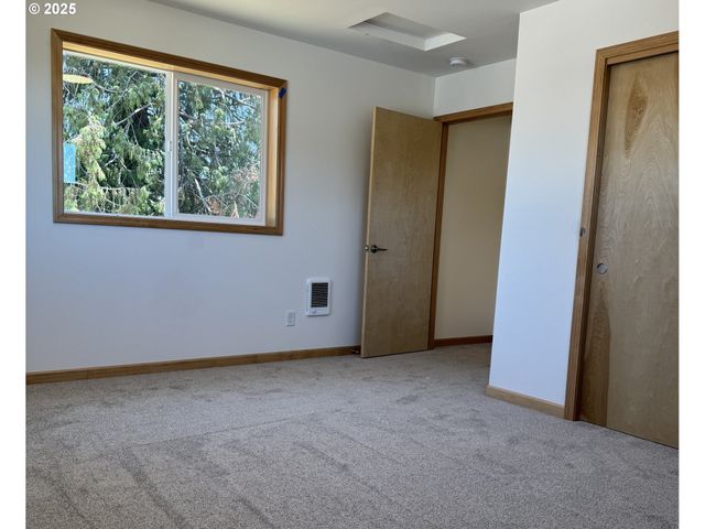 750 ST CHARLES St, Eugene, OR 97402
