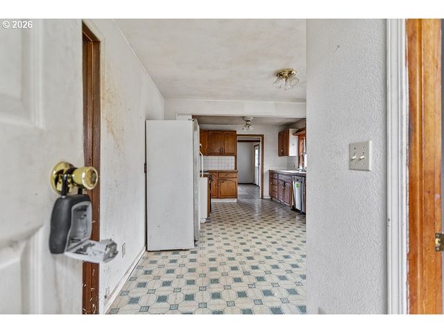 805 Se 197TH Ave, Portland, OR 97233