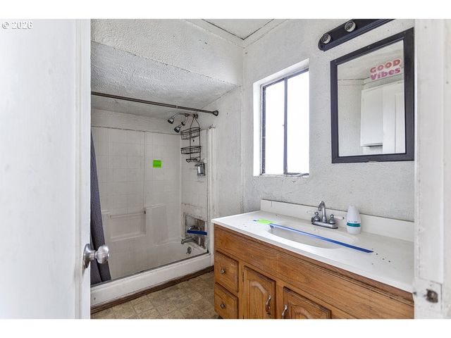 805 Se 197TH Ave, Portland, OR 97233