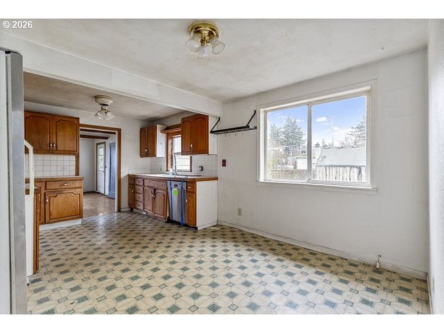 805 Se 197TH Ave, Portland, OR 97233