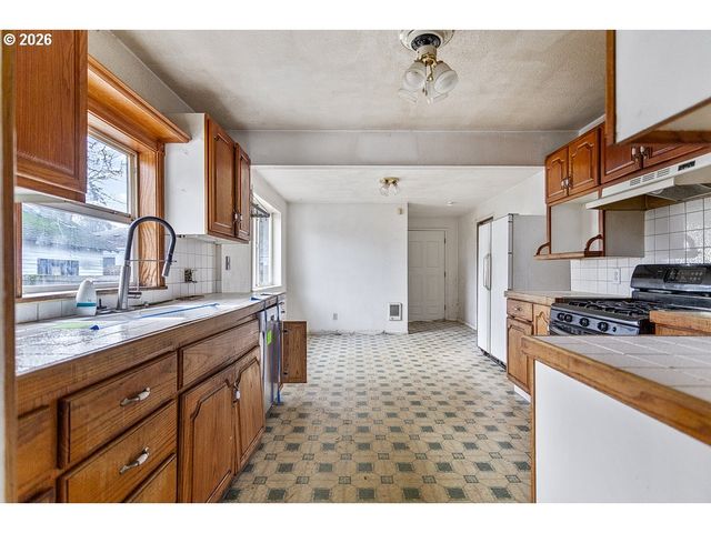 805 Se 197TH Ave, Portland, OR 97233