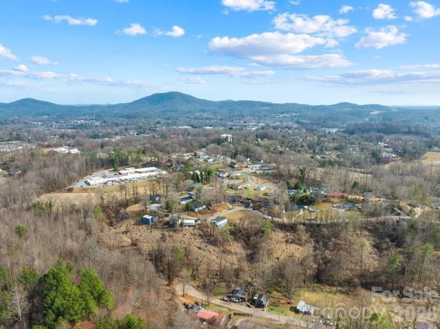 434 Arlington Circle NW, Lenoir, NC 28645