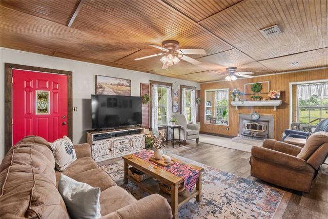 2461 County Road 44800, Blossom, TX 75416