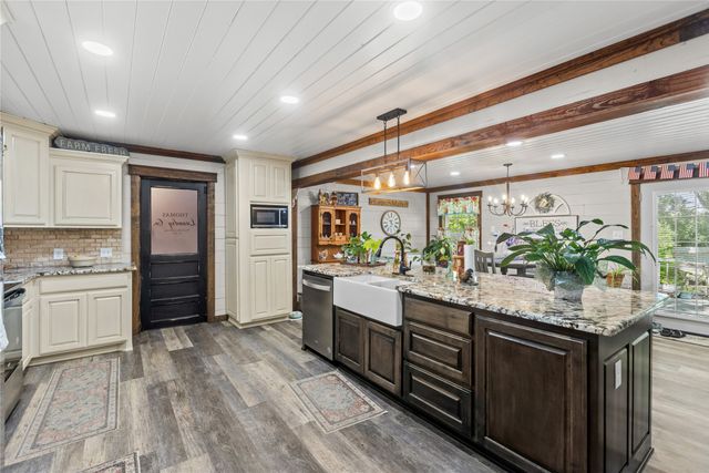 2461 County Road 44800, Blossom, TX 75416