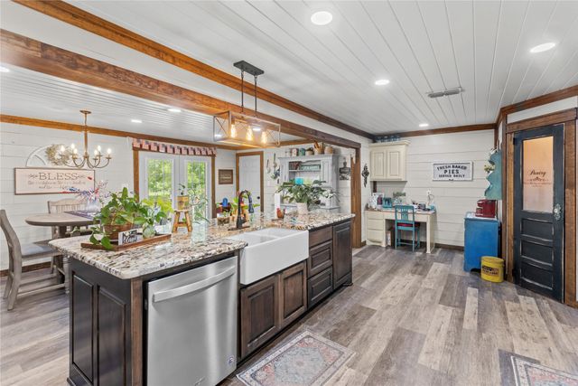 2461 County Road 44800, Blossom, TX 75416
