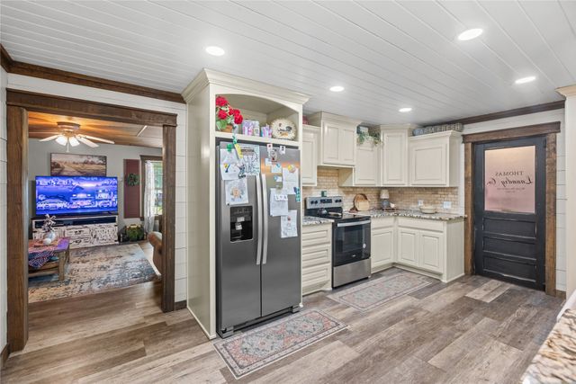 2461 County Road 44800, Blossom, TX 75416
