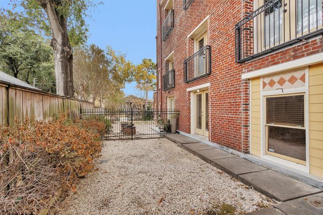 215 W Norma Street 104, Houston, TX 77009