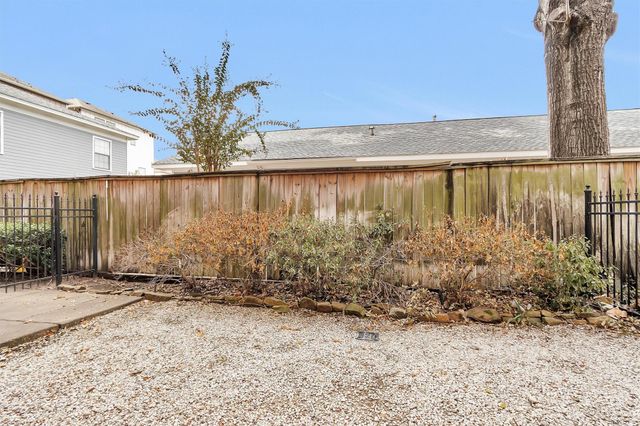 215 W Norma Street 104, Houston, TX 77009