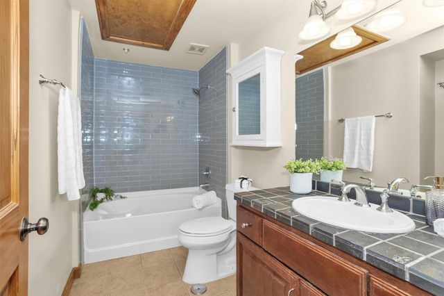 215 W Norma Street 104, Houston, TX 77009