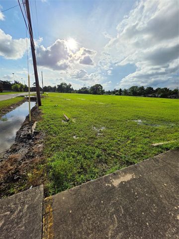 7417 E Houston Road, Houston, TX 77028