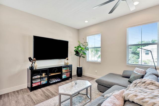 4952 Pointe Midtown Way, Palm Beach Gardens, FL 33418