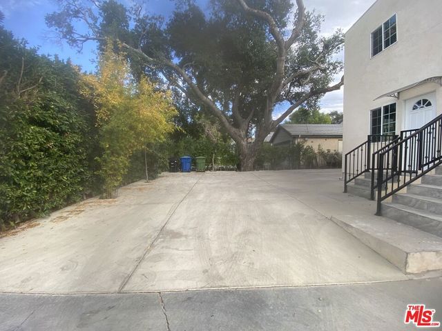 8448 Fenwick Street, Sunland, CA 91040