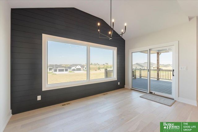 5520 N 213th Street, Elkhorn, NE 68022