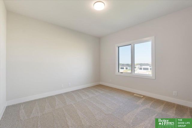 5520 N 213th Street, Elkhorn, NE 68022