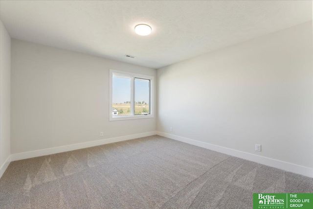 5520 N 213th Street, Elkhorn, NE 68022