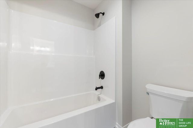 5520 N 213th Street, Elkhorn, NE 68022