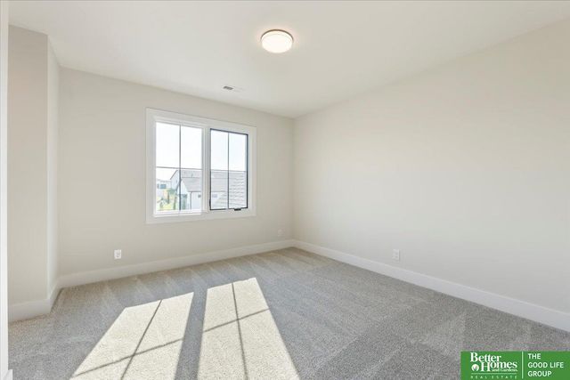 5520 N 213th Street, Elkhorn, NE 68022