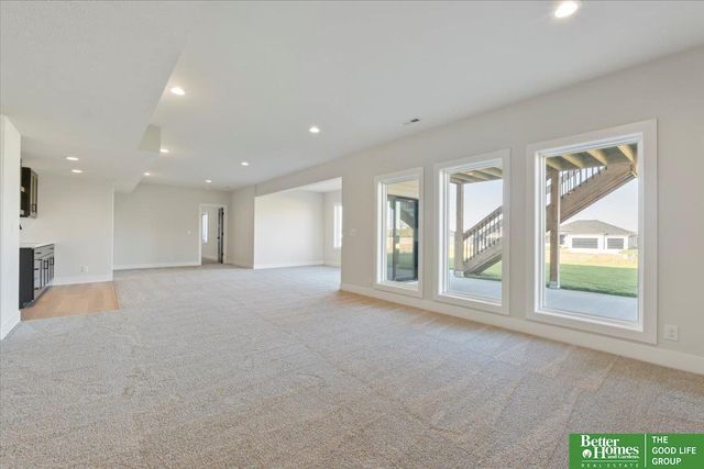 5520 N 213th Street, Elkhorn, NE 68022