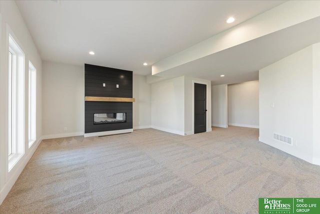 5520 N 213th Street, Elkhorn, NE 68022